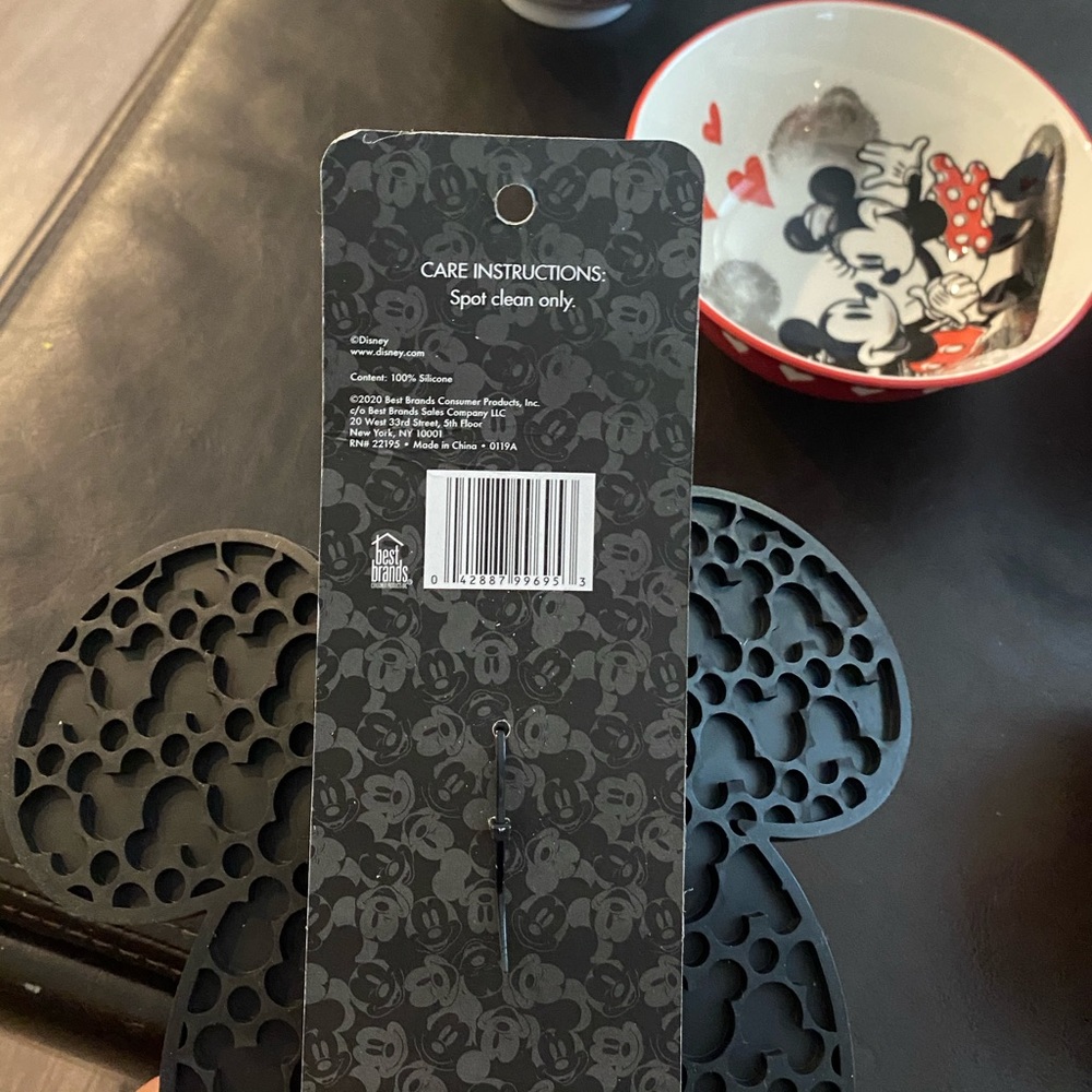 Mickey Mouse and Minnie Mouse kitchen items - Picture 12 of 16
